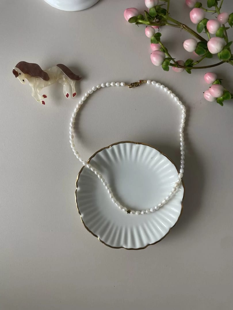 Dětský perlový náhrdelník mamé.